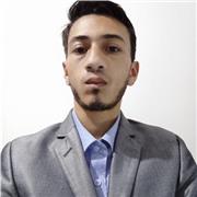 Profesor de inglés, seguridad y salud e informática imparte clases a niños de todas las edades